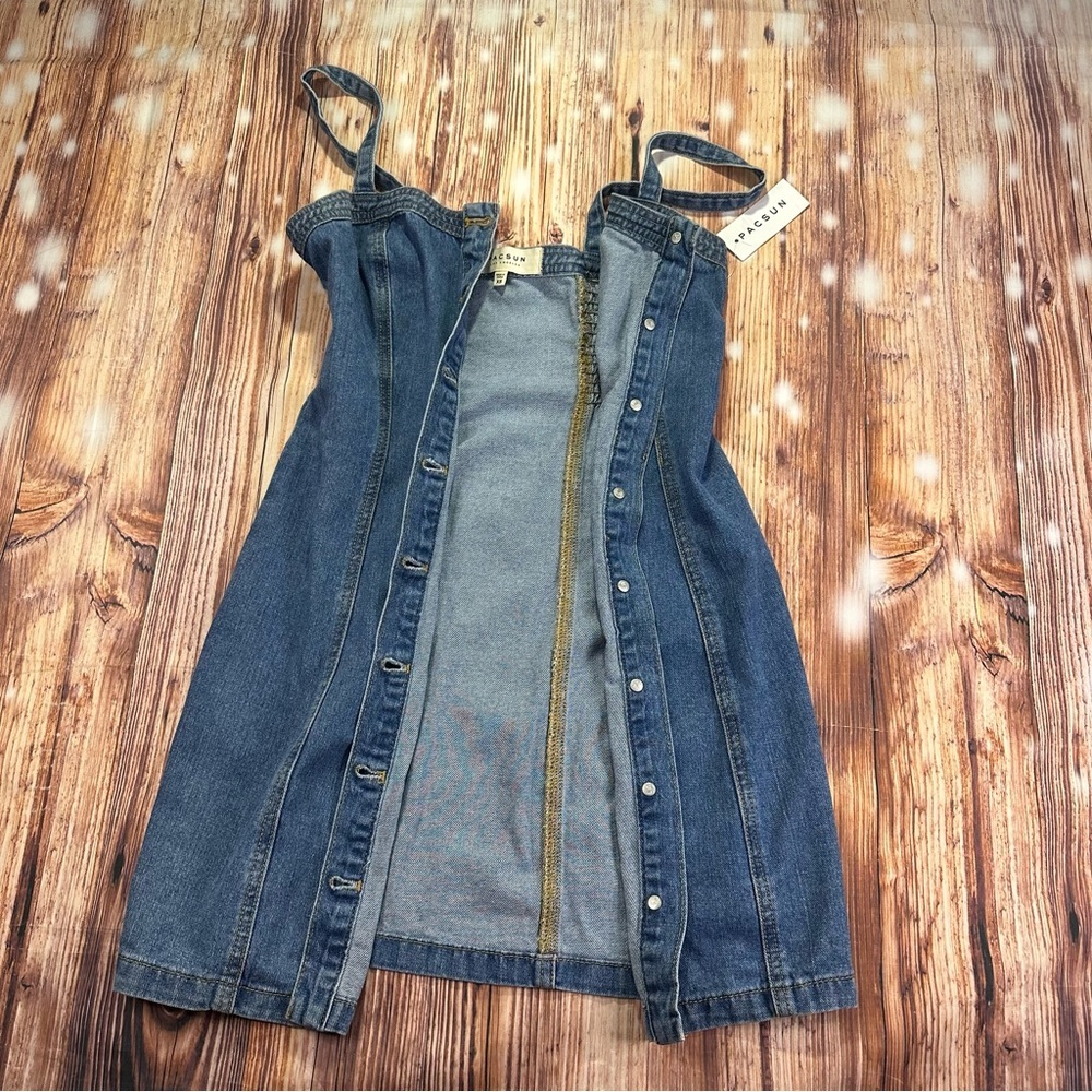 NWT Pacsun Blue Denim Button-Down Dress
Size XS - Picture 4 of 13